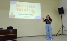 Presidente do CA, Jaciane Celestino, recepcionando os Feras